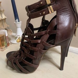 Cagey comfy strappy bootie sandal New w/o box BCBG sz9